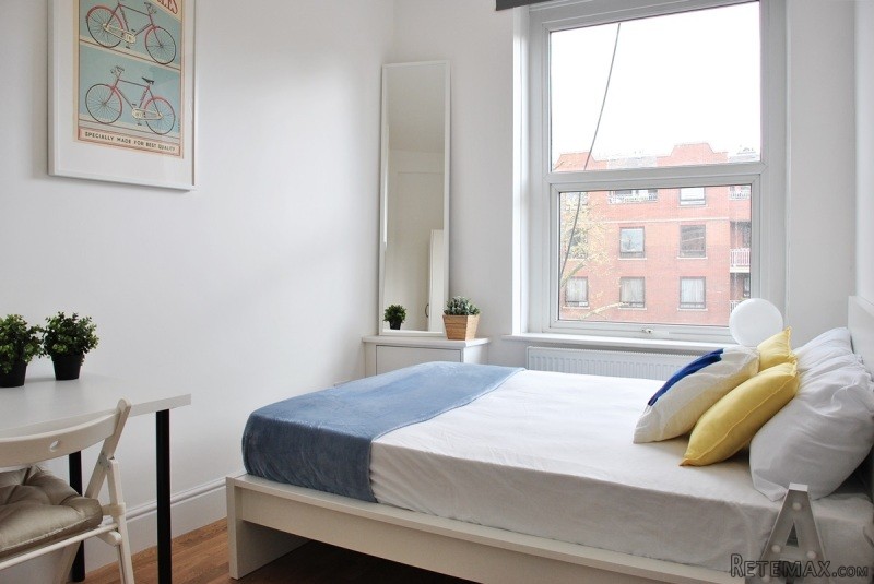 Single with double bed near West..