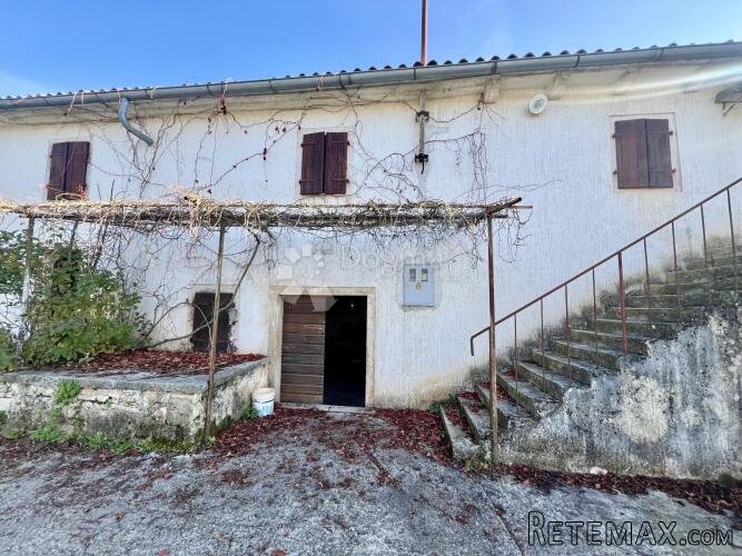 Stara kuća s velikim građevinskim zemljištem - 4288 m2