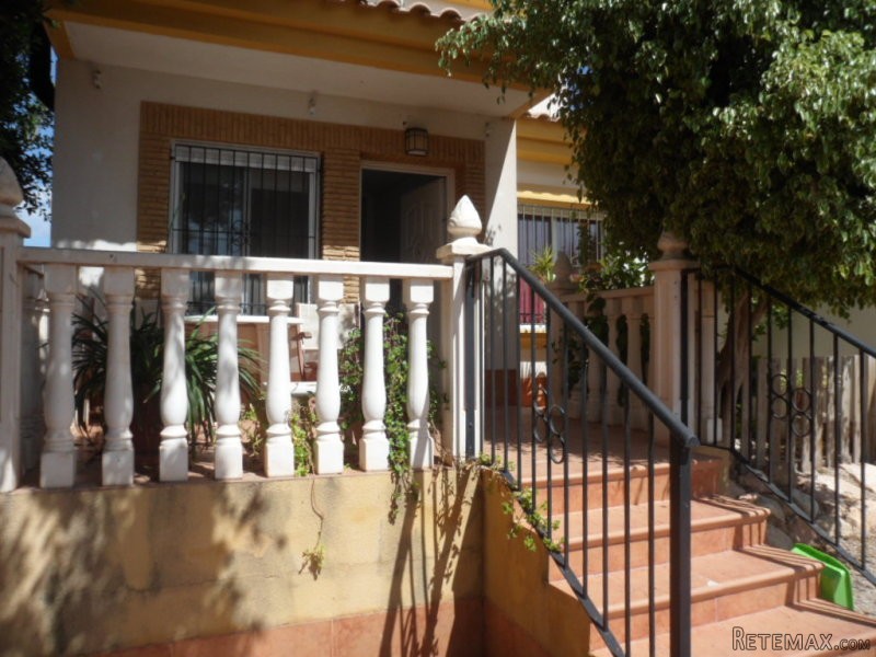 3 bedroom, 2 bathroom Villa
