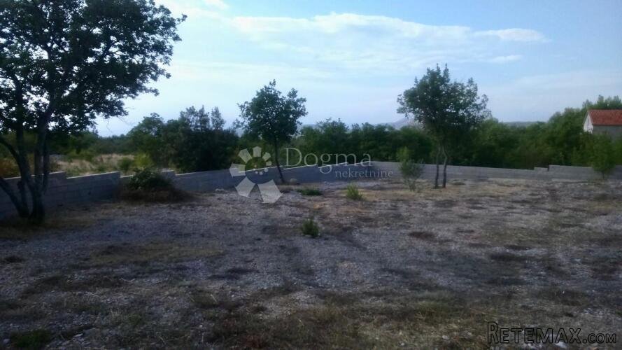 Građevinsko zemljište s projektom u blizini Primoštena - 2