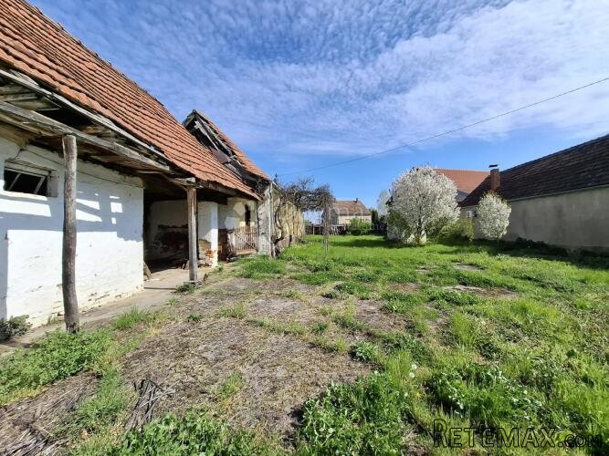 Kuća za rušenje na prostranom imanju 2314 m² - 2