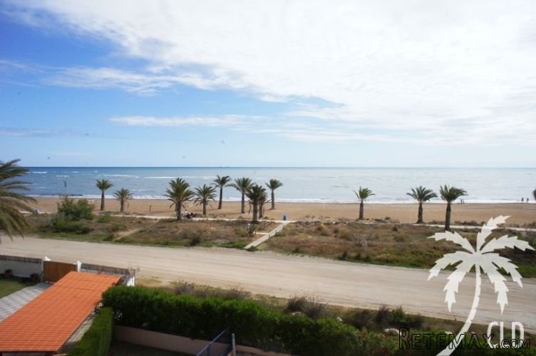 This sea view apartment is located on one of the best spots.. - 2