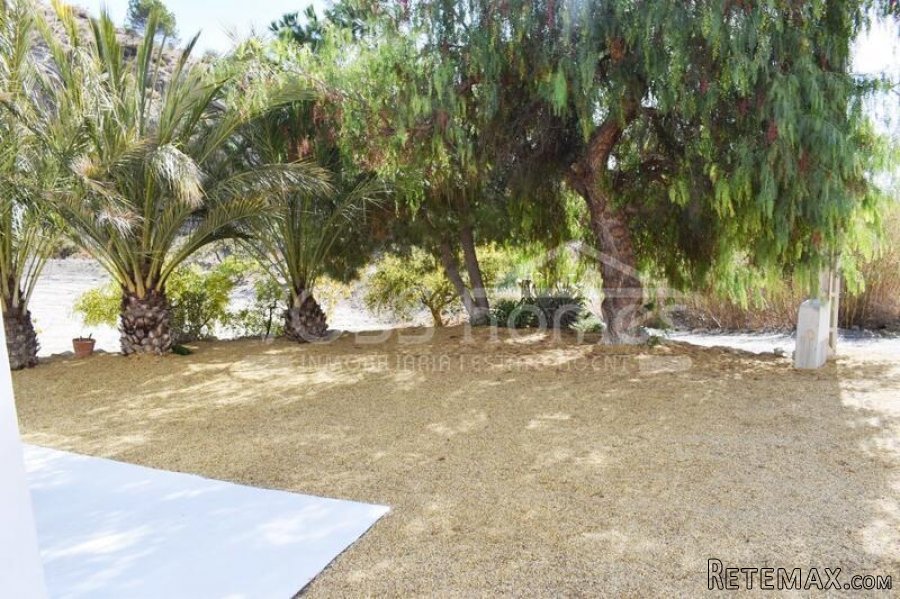 EXCLUSIVE LISTING TO VOSS HOMES - A very attractive.. - 13