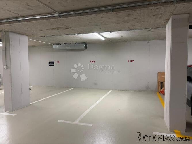 Garaža u centru Opatije - 2 mijesta