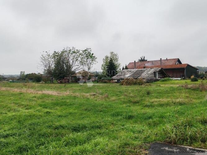 KUĆA SA POSLOVNOM ZGRADOM - 3