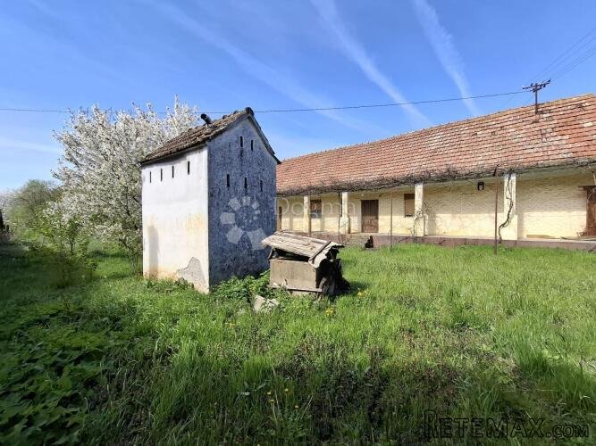 Kuća za rušenje na prostranom imanju 2314 m² - 3