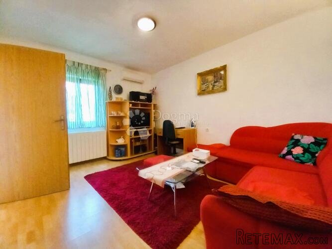 Labin, etaža sa tri stambene jedinice - 3
