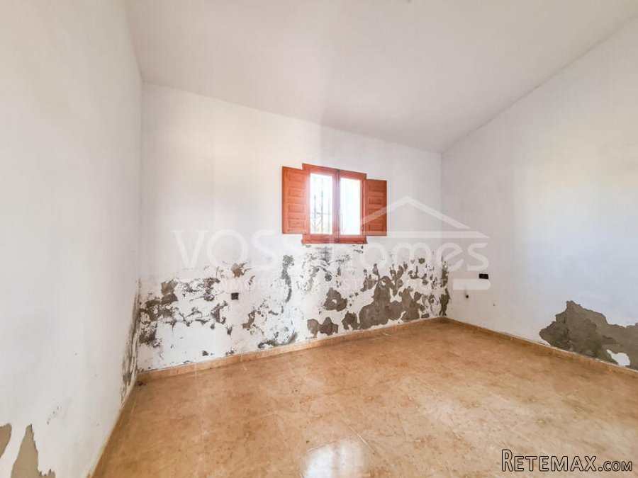 NEW LISTING TO VOSS HOMES - Spacious, 2 storey 3 bedroom, 2.. - 13