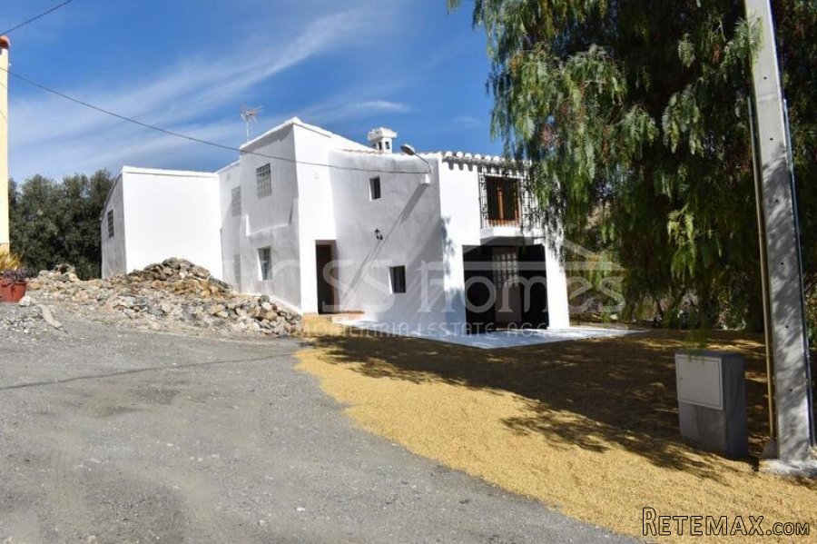 EXCLUSIVE LISTING TO VOSS HOMES - A very attractive.. - 14