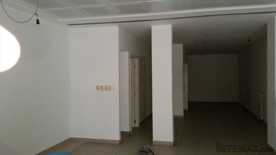 Lokal 81m2 u centru Grocke-pesacka zona - 4
