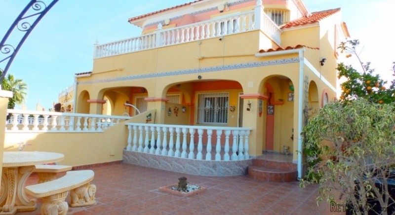 3 Bedroom Semi-Detached House Ref:..