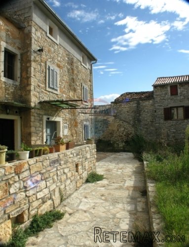 VODNJAN, NOVOUREĐENA KAMENA KUĆA 95 M2 S VRTOM - 2