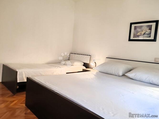 Kamena kuća s 3 apartmana, 100m od mora