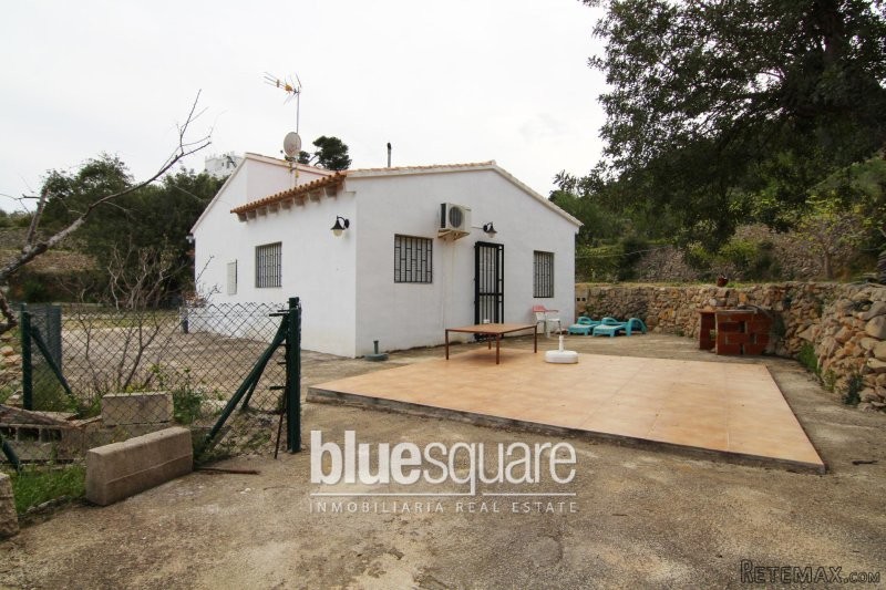 Small finca in Calpe with mountain views