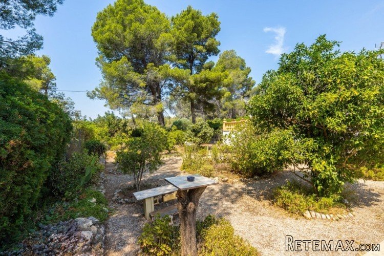 This excellent villa is located with a short distance of.. - 2