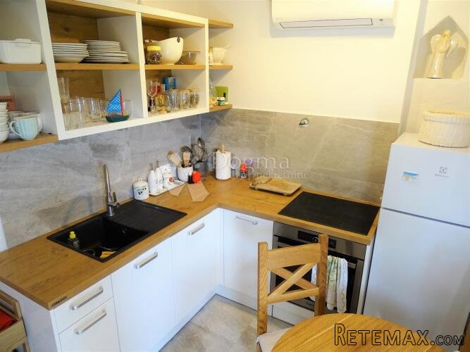 Omišalj - adaptirana i opremljena kamena starina - 3