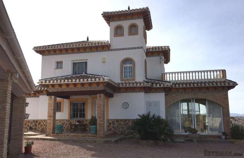 Stunning Detached Villa For Sale In.. - 2