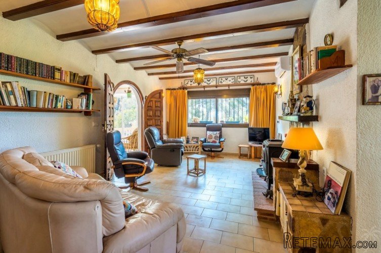 This excellent villa is located with a short distance of.. - 5