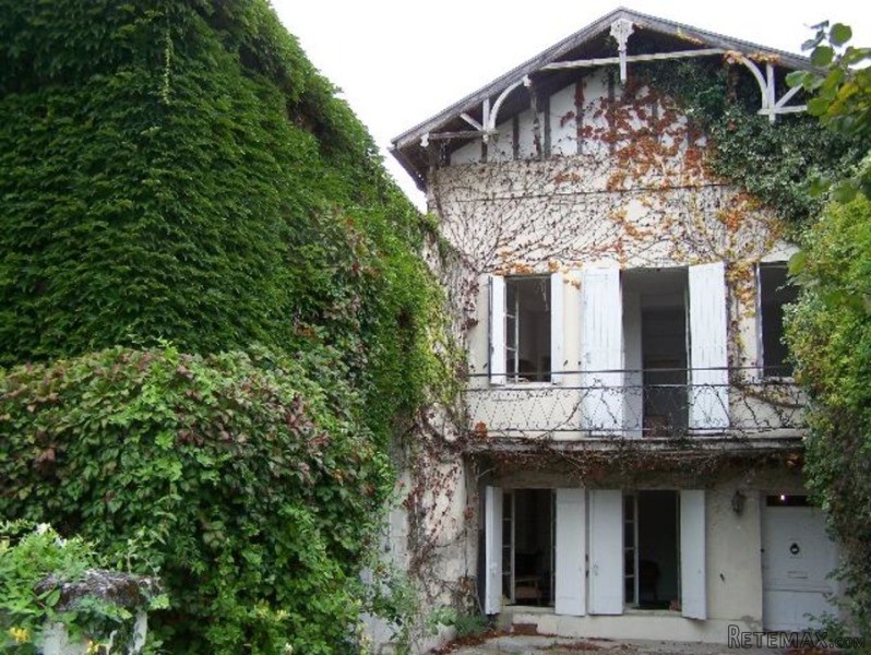 Pretty 3 Bedroom Stone House With Parts..
