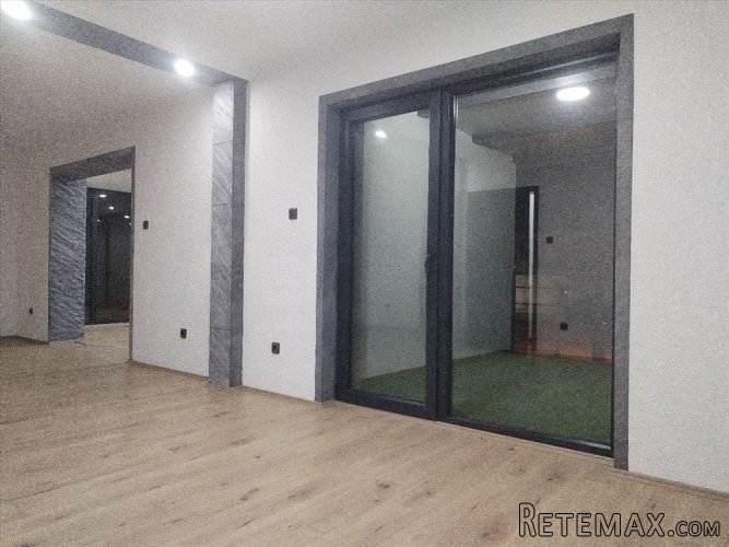 Sremcica,centar ul.Beogradska lokal 55m2(+11m2) - 7