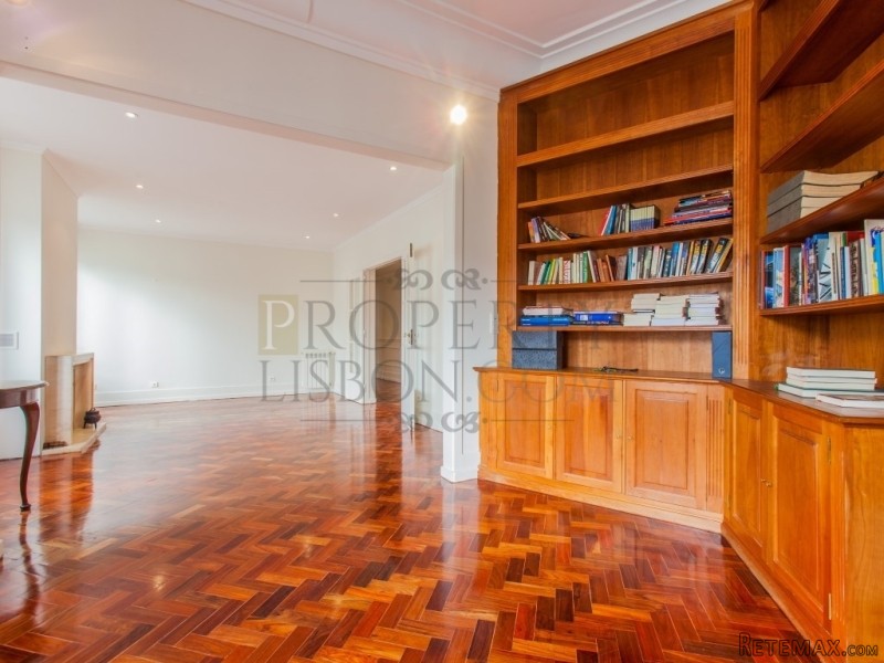 T4 Lisbon Apartment for Sale in.. - 2