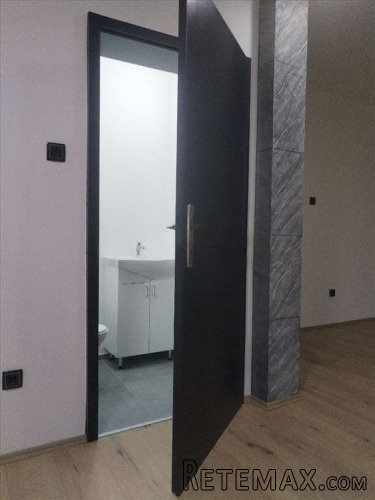 Sremcica,centar ul.Beogradska lokal 55m2(+11m2) - 9