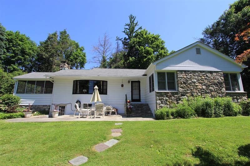 3 bedroom House For Sale: 534 N Lake..