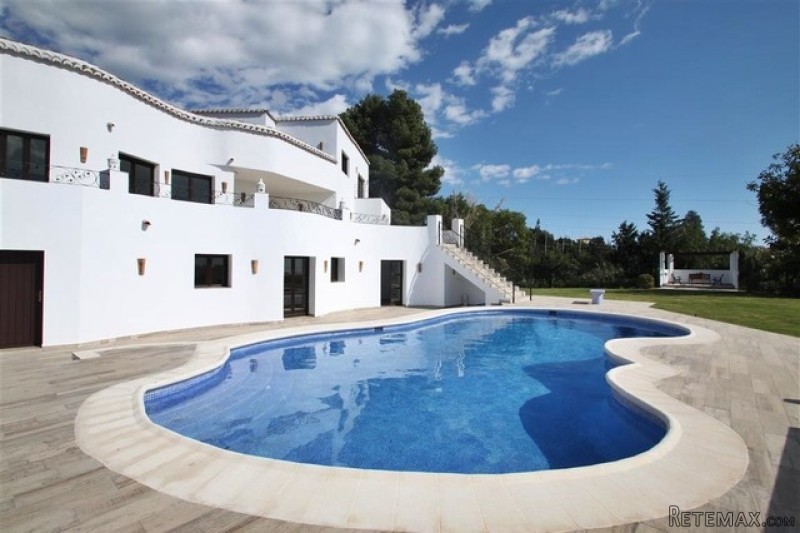 5 Bedrooms - Villa - Malaga - For Sale