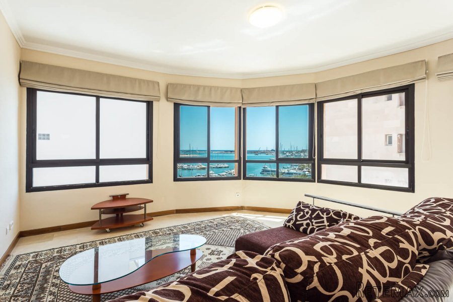 Comprising of 3 bedrooms, 2 bathrooms (1 ensuite), guest.. - 2