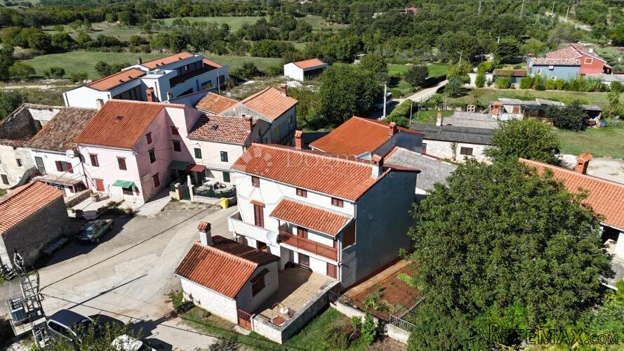 Duplex -Dvije kuće sa ljetnom kuhinjom i garažom - 2