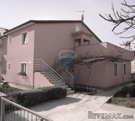 Lijepa kuća u Puli s pogledom na more