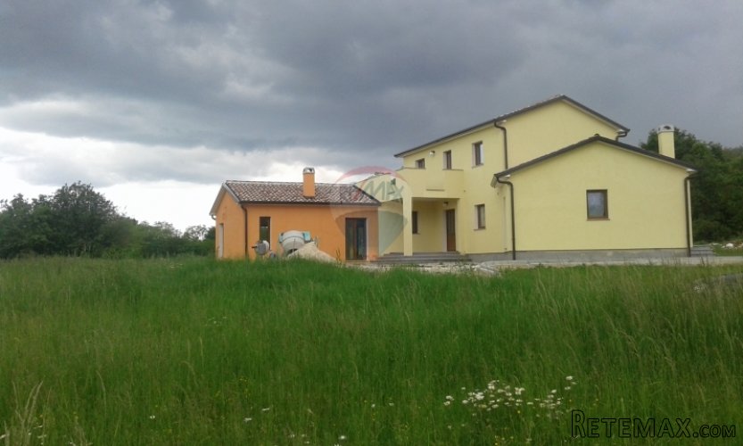 Pazin, stambeno-gospodarski objekt na prostranom zemljištu - 2