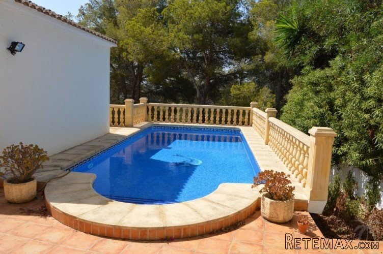 Reduced from 315,000 Euros! Located in a very quiete area.. - 2