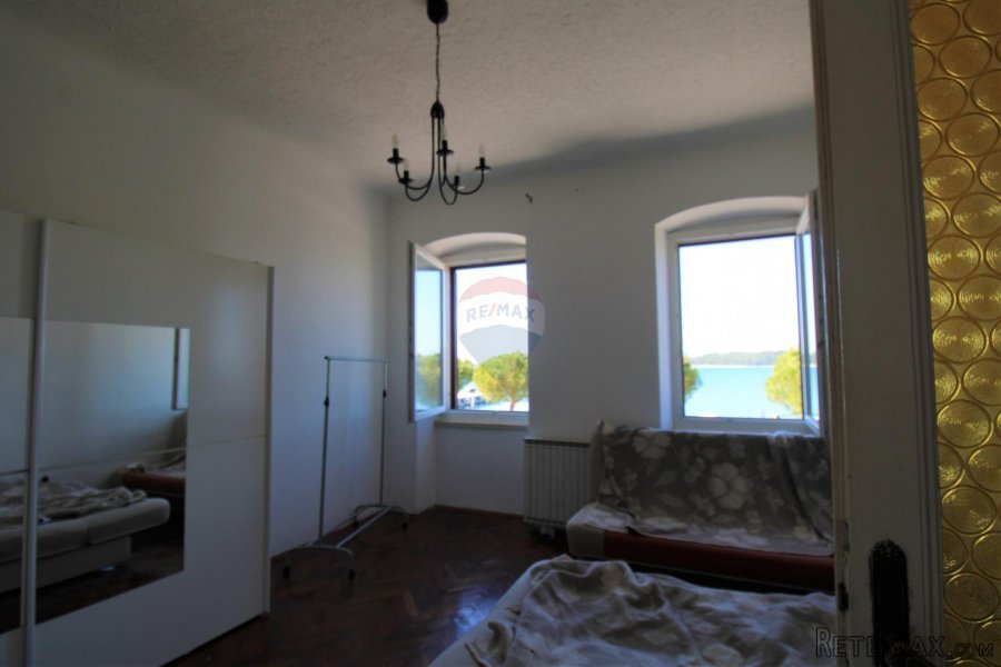 Rovinj,pola kuće s vrtom60m2 i poslovnim prostorom-otvoreni - 2
