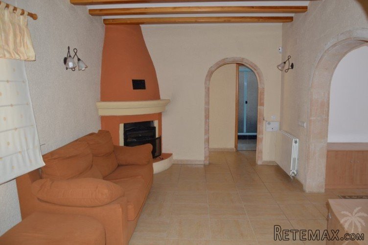 Reduced from 315,000 Euros! Located in a very quiete area.. - 4