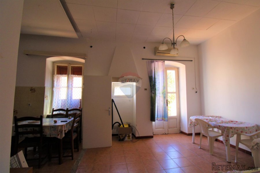 Rovinj,pola kuće s vrtom60m2 i poslovnim prostorom-otvoreni - 4