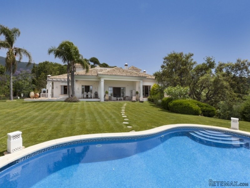 4 Bedrooms - Villa - For Sale