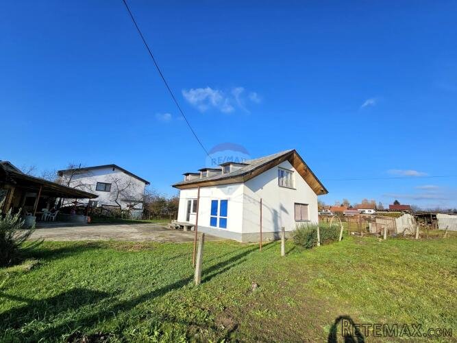 IVANIĆ GRAD, građevinsko zemljište 3402m2 - 5