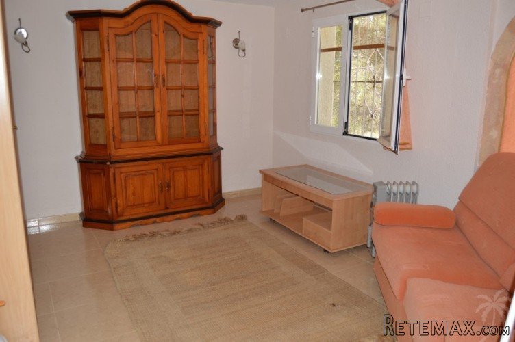 Reduced from 315,000 Euros! Located in a very quiete area.. - 5