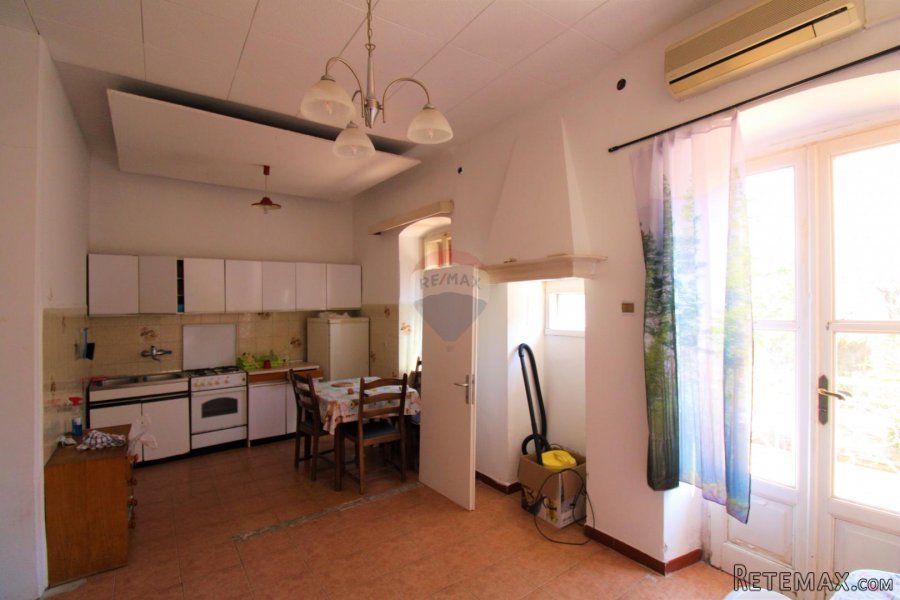 Rovinj,pola kuće s vrtom60m2 i poslovnim prostorom-otvoreni - 5