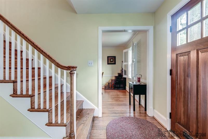 5 bedroom Detached House For Sale: 1675.. - 2
