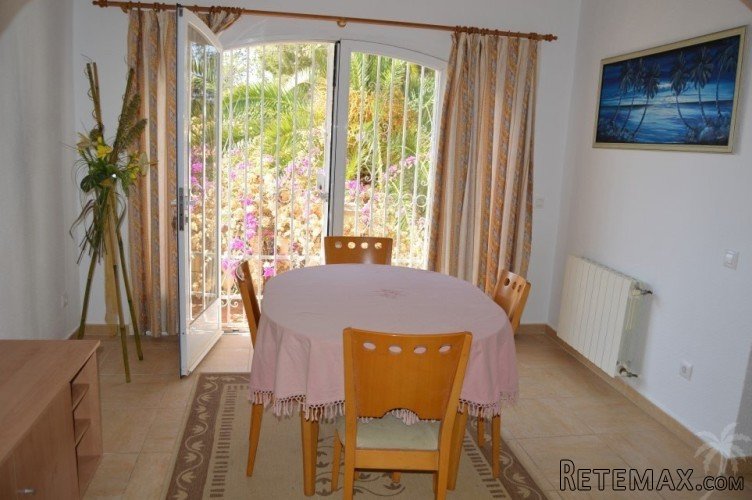 Reduced from 315,000 Euros! Located in a very quiete area.. - 6