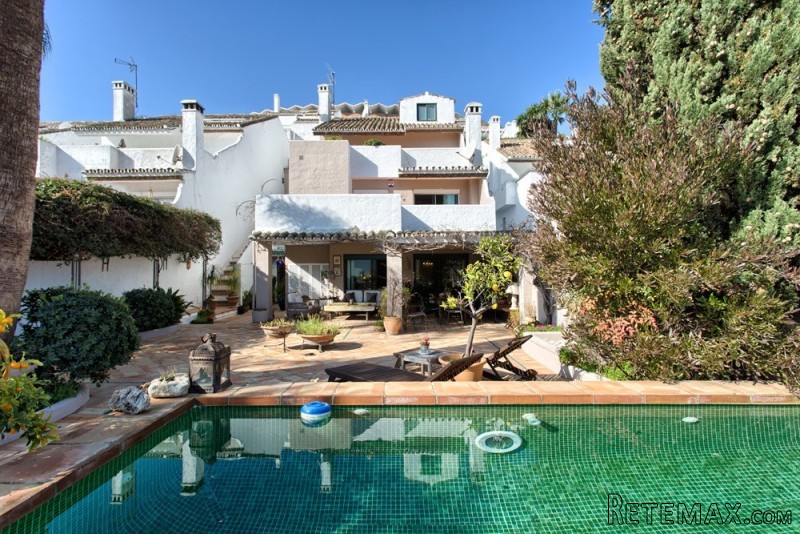 4 Bedrooms - House - Andalucia - For..