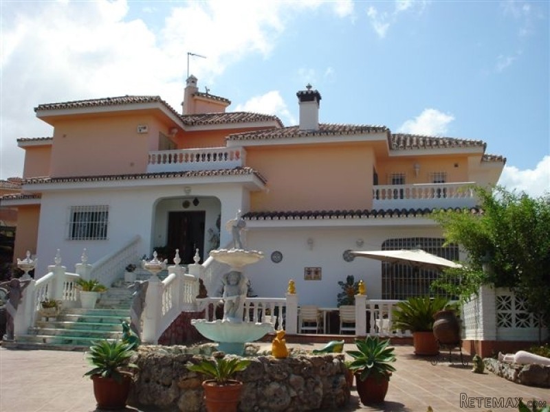 5 Bedrooms - Villa - Malaga - For Sale