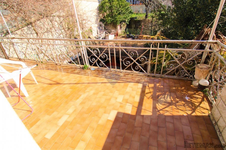 Rovinj,pola kuće s vrtom60m2 i poslovnim prostorom-otvoreni - 9