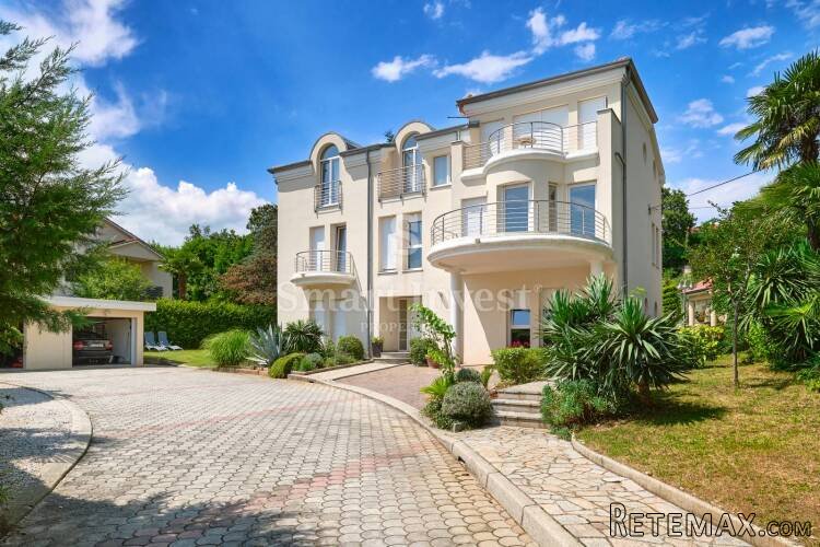 OPATIJA, vila s pogledom na more i velikom okućnicom