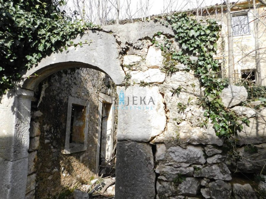 Crikvenica, kamena ruševina na 580 m2 zemljišta s velikim p.. - 2