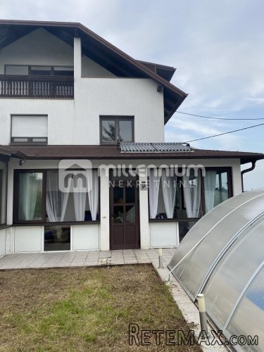 Jastrebarsko, 269m2, samostojeća kuća s bazenom i velikom o.. - 2