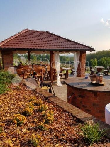 Prodaja uspješnog restorana s prekrasnom drvenom kućom - 2