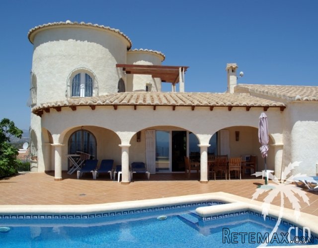Seafront Villa for sale with infinity pool on the Cumbre... - 2